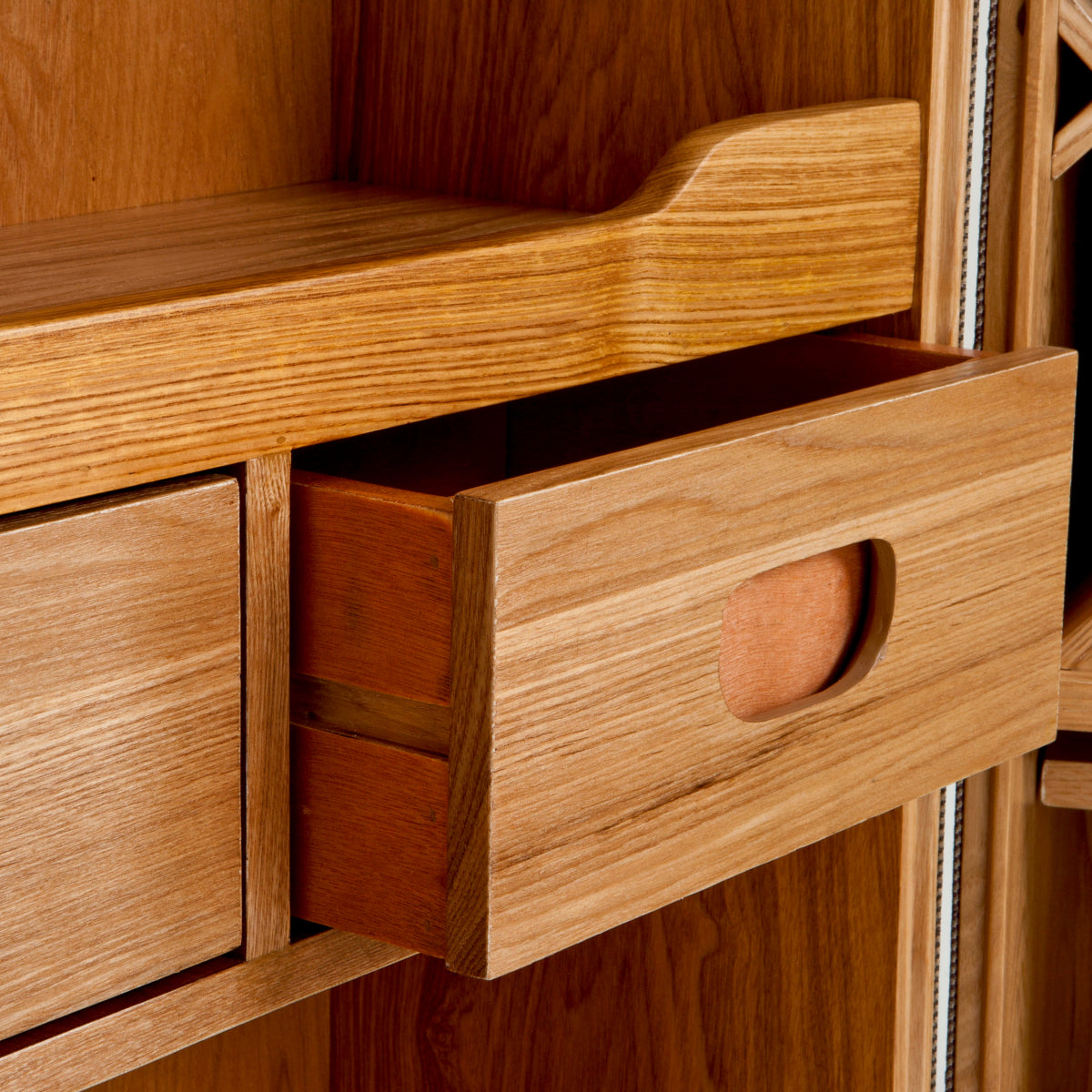Meuble bar en bois bianco | Eichholtz Martini Bianco - vue d'ambiance | REMO-HOME
