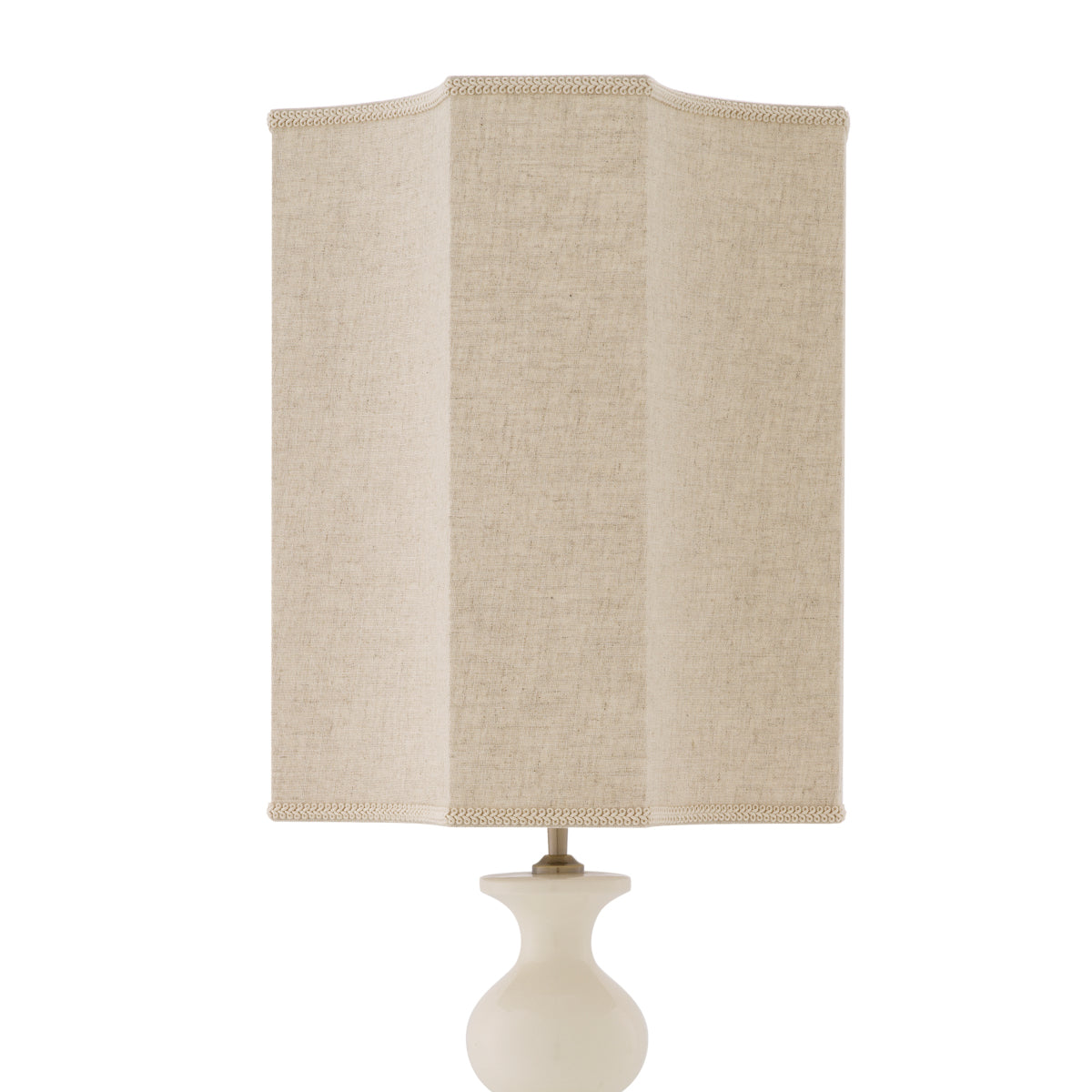Lampe de table en céramique craquelée blanche avec abat-jour | Eichholtz Mabel - vue d'ambiance | REMO-HOME