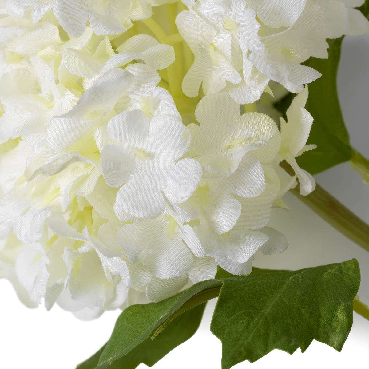 Bouquet de fleurs en hortensias neigeux de toucher réel 36 pcs | Eichholtz Bouquet of Hydrangeas snowball - vue d'ambiance | REMO-HOME
