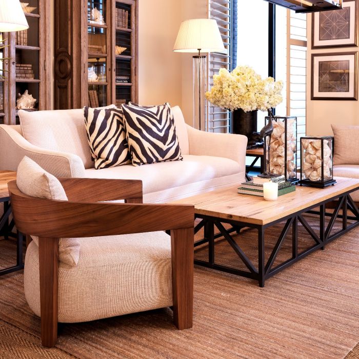 Fauteuil marron en tissu beige | Eichholtz Rubautelli