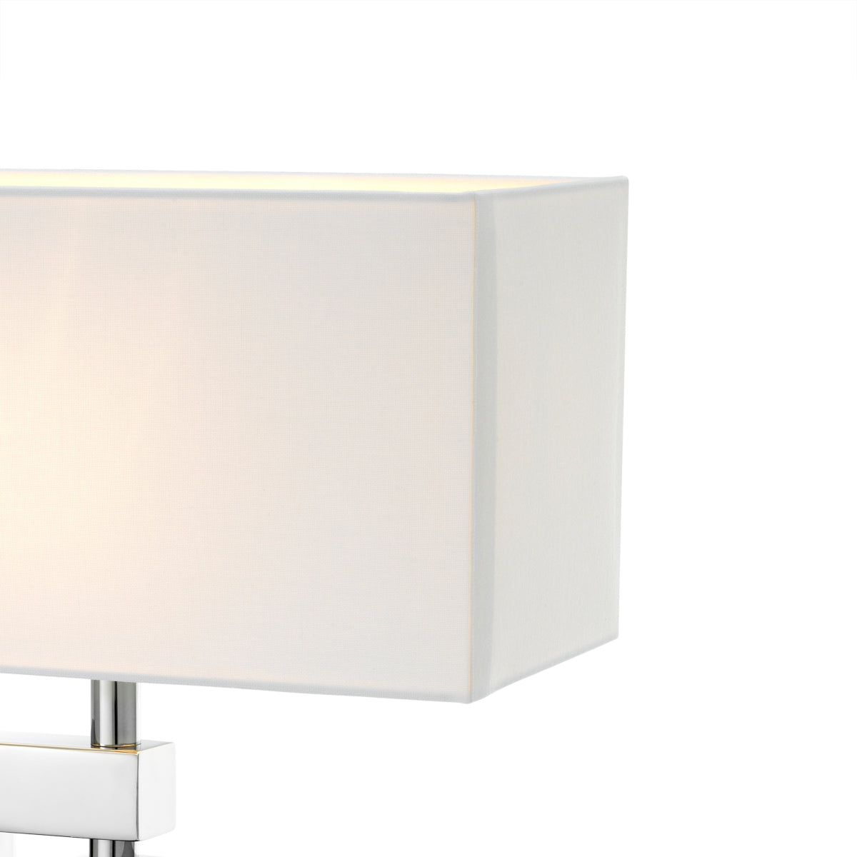Lampe de table en acier inoxydable poli avec abat-jour | Eichholtz Leroux - vue d'ambiance | REMO-HOME
