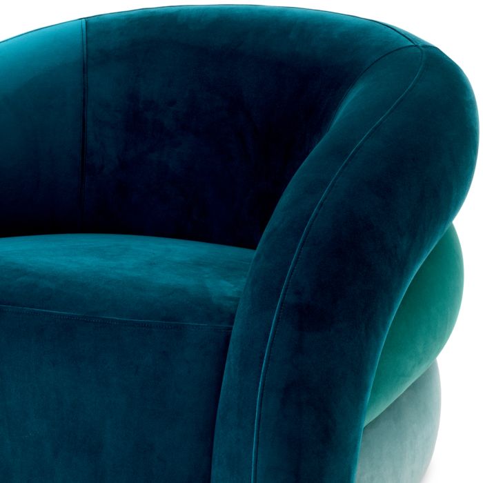 Fauteuil en velours bleu | Eichholtz Novelle