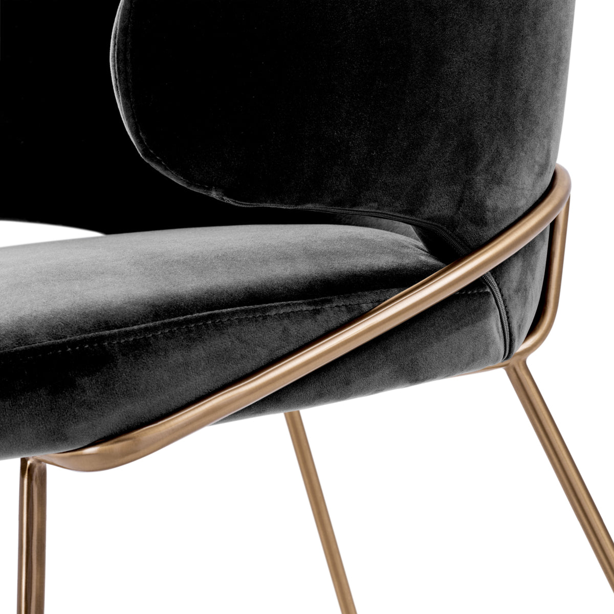Chaise de salle à manger en velours gris foncé Savona | Eichholtz Kinley - vue d'ambiance | REMO-HOME