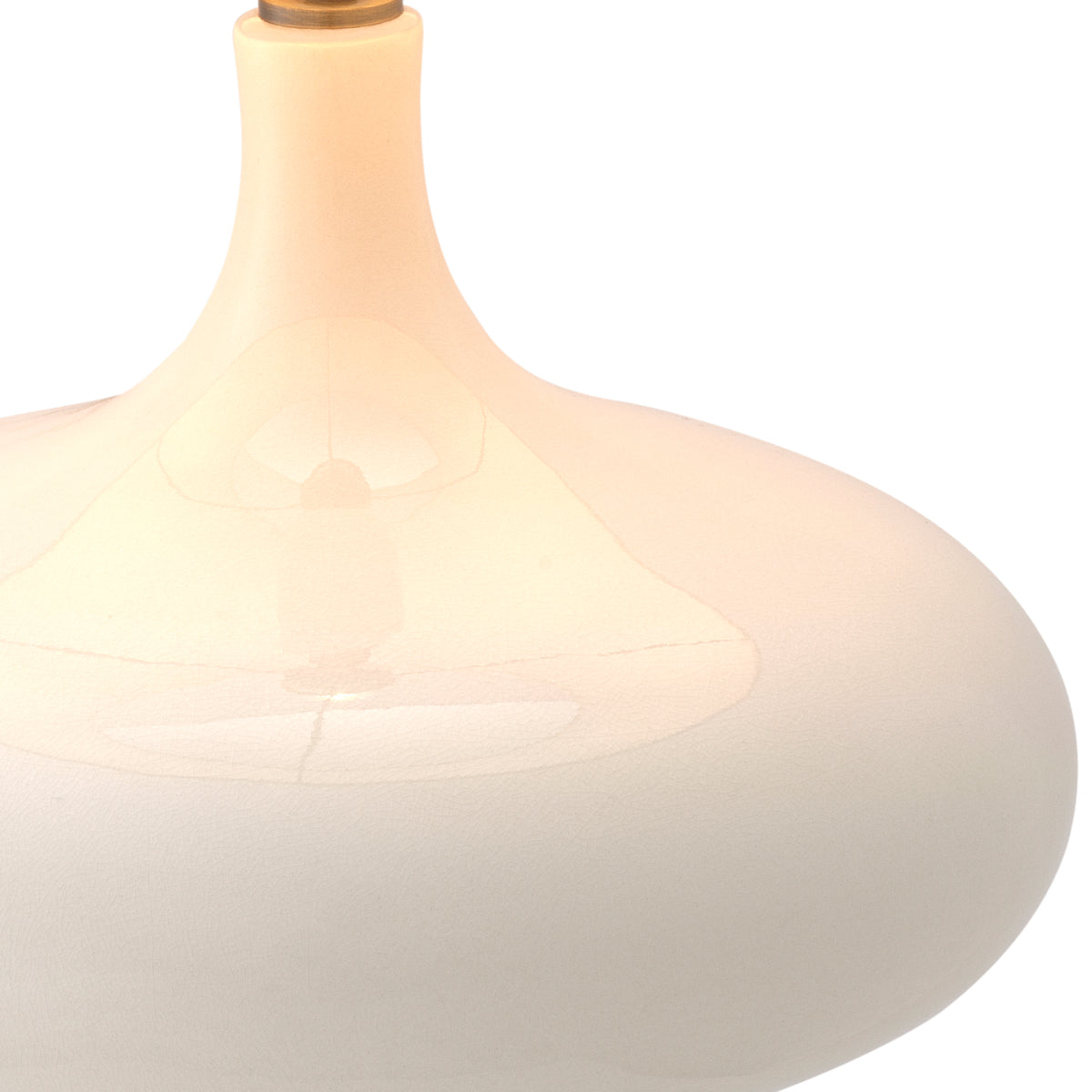 Lampe de table en céramique blanche craquelée avec abat-jour | Eichholtz Jones - vue d'ambiance | REMO-HOME