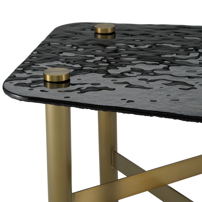 Table d'appoint en laiton brossé et verre fumé texturé | Eichholtz Cortes