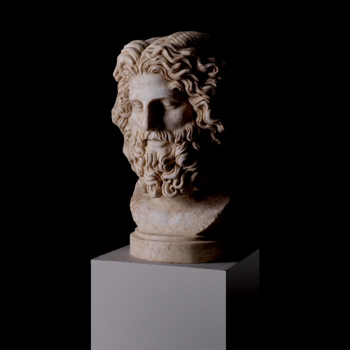 Statue en résine | Eichholtz Zeus - vue d'ambiance | REMO-HOME