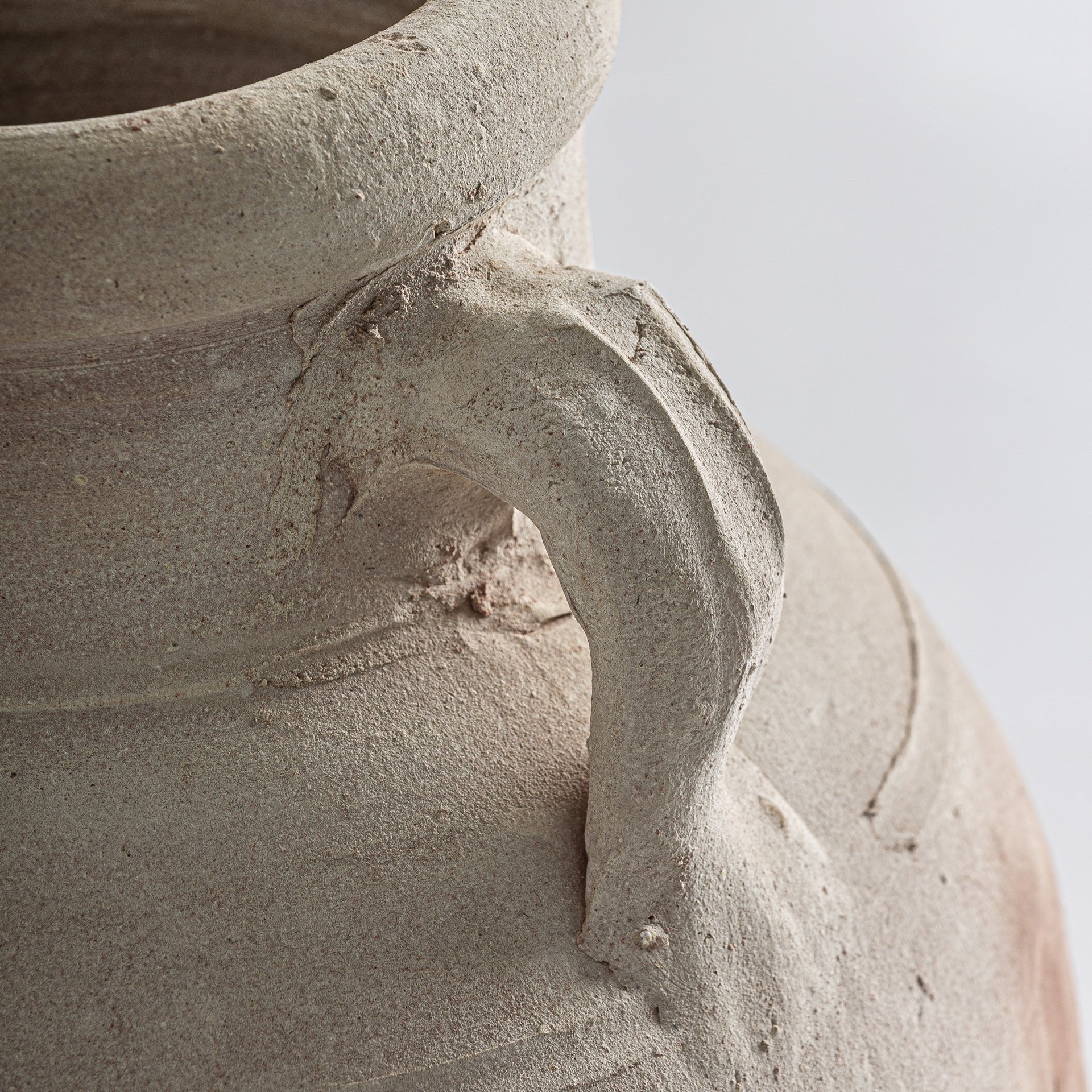 Amphore basse en argile vieillie | VICAL Kowalski | REMO-HOME, mobilier design et décoration d'intérieur