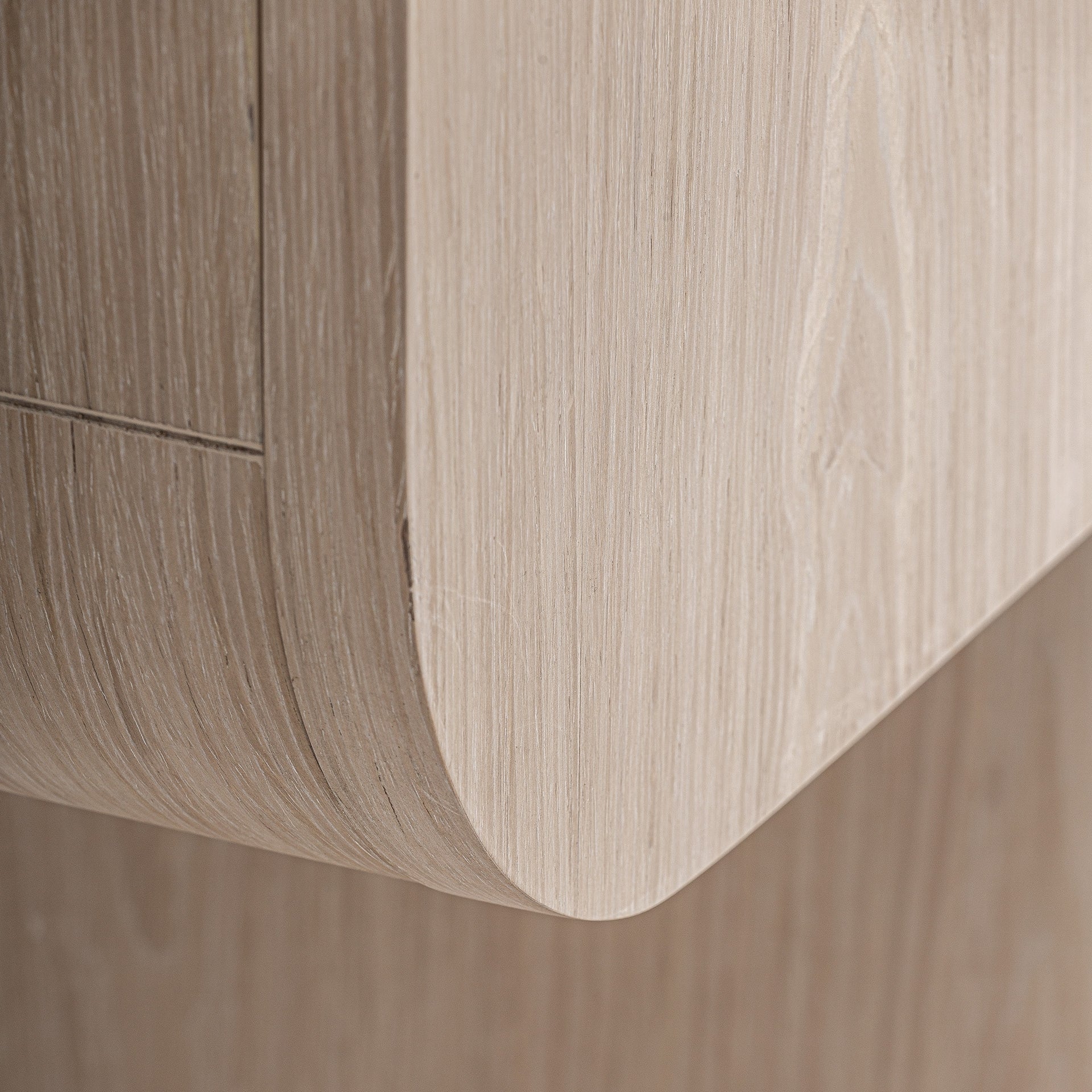 Armoire vitrée chêne beige art déco | VICAL Kharj | REMO-HOME, mobilier design et décoration d'intérieur