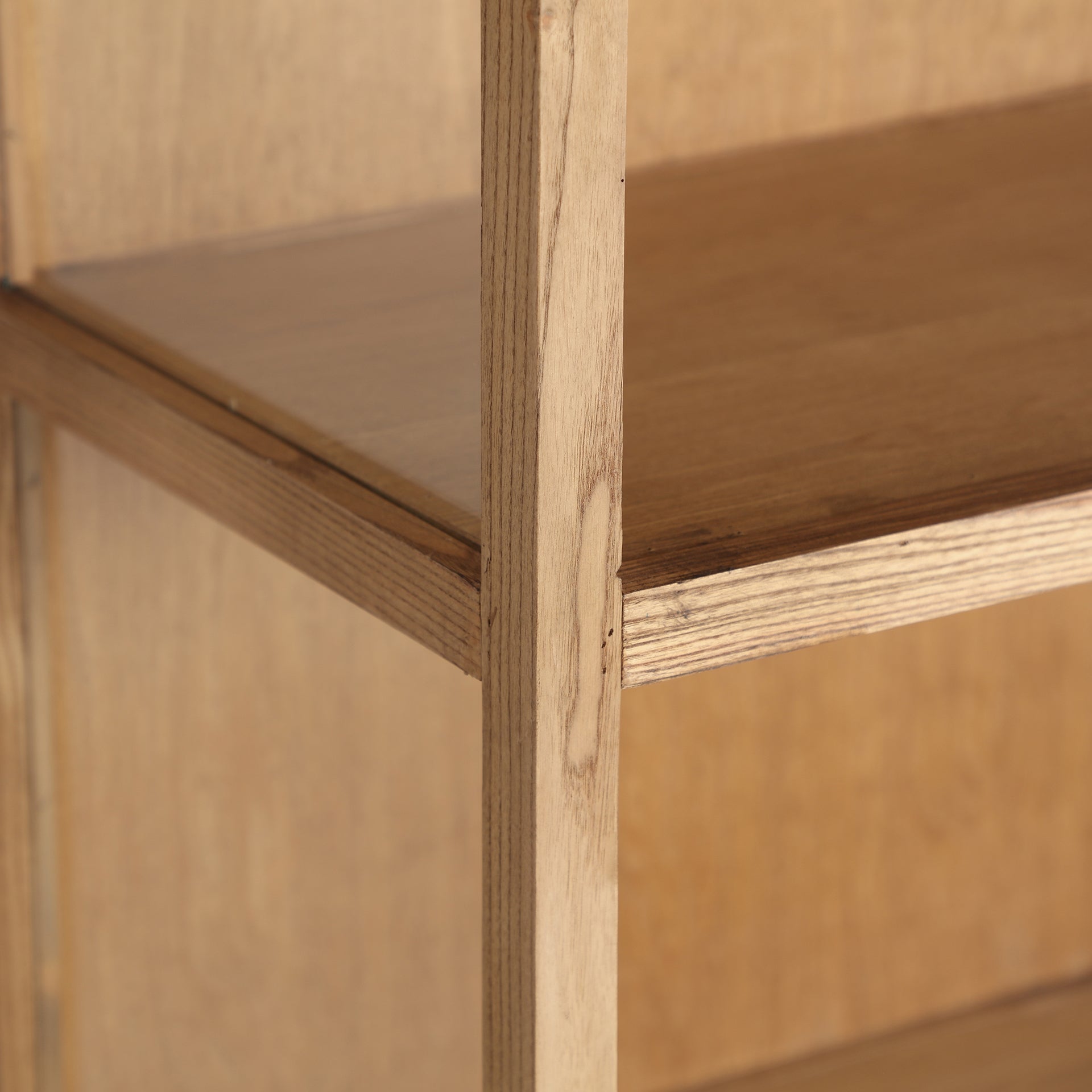 Bibliothèque modulable pin recyclé et verre | VICAL Bern | REMO-HOME, mobilier design et décoration d'intérieur