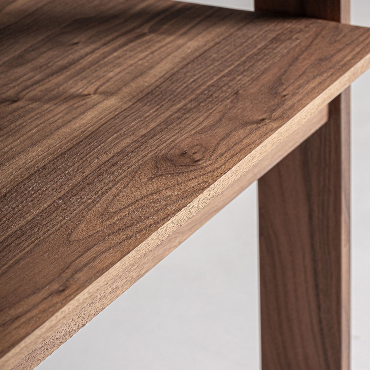 Bibliothèque en bois d'orme | Vical Gifhorn | REMO-HOME, mobilier et décoration d'intérieur