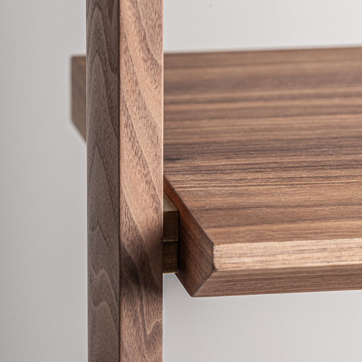 Bibliothèque en bois d'orme | Vical Gifhorn | REMO-HOME, mobilier et décoration d'intérieur