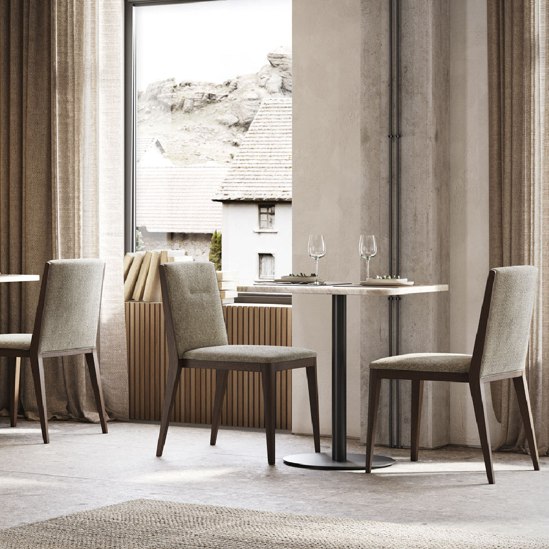 Chaise de salle à manger en cuir amande | Domkapa Frank | REMO, mobilier et décoration d'intérieur