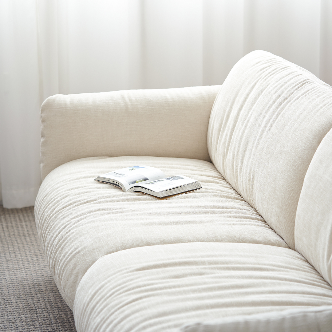 Sofá de 3 plazas en tela blanco roto | grado mojado