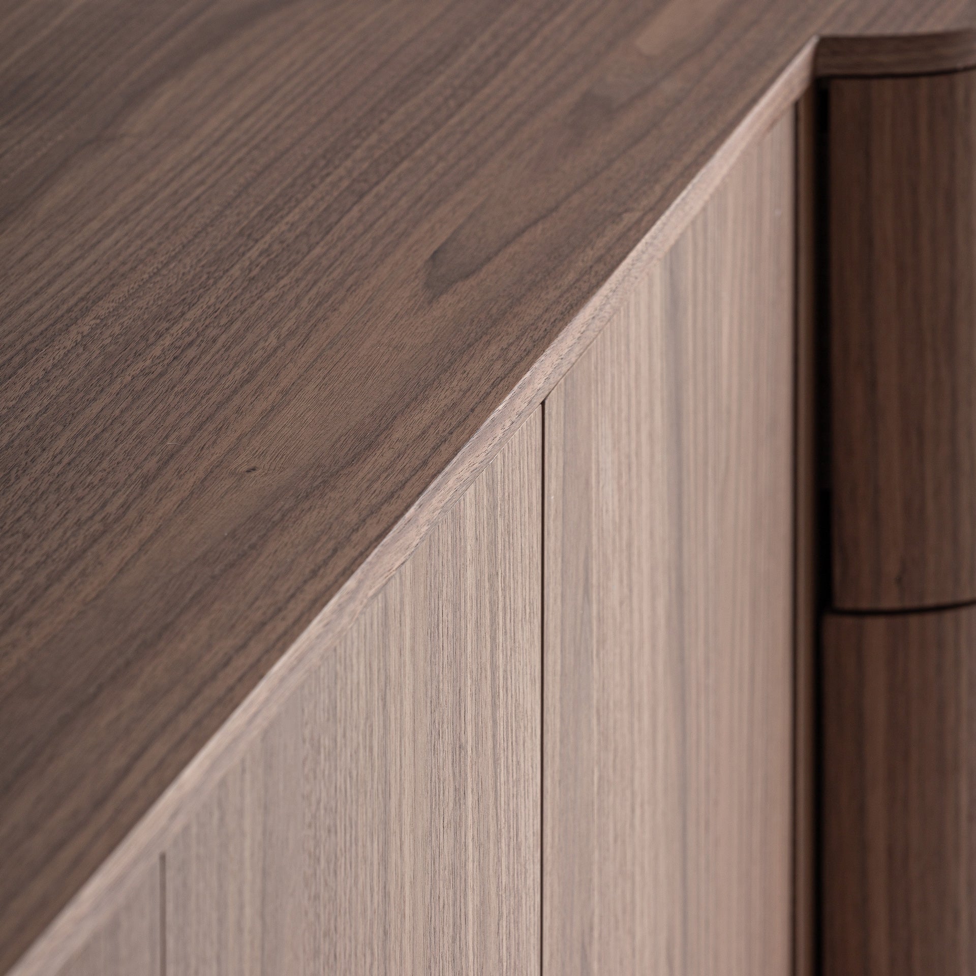 Buffet long 4 portes placage noyer | VICAL Kexby | REMO-HOME, mobilier design et décoration d'intérieur