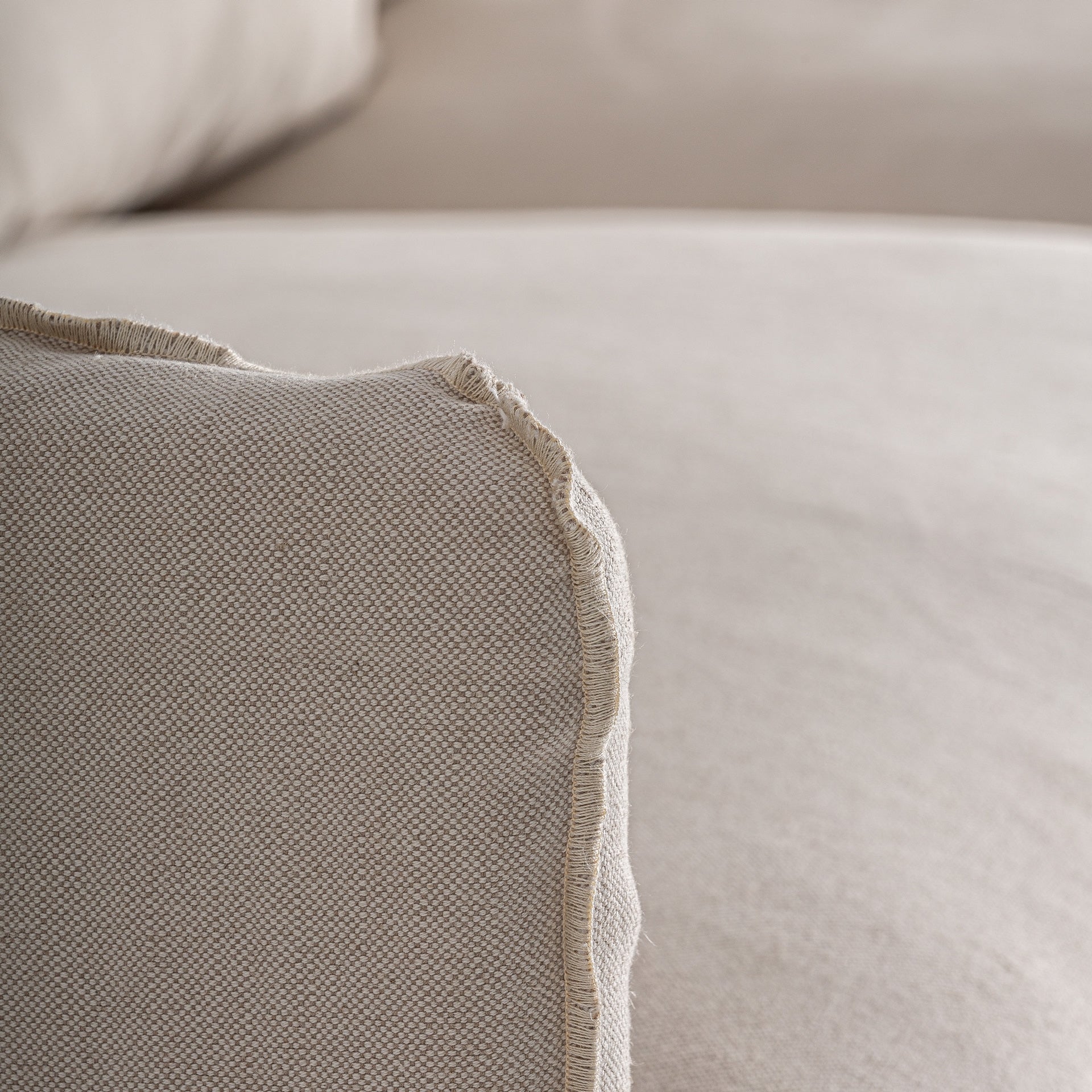 Canapé 3 places en lin beige | VICALBardney | REMO-HOME, mobilier design et décoration d'intérieur