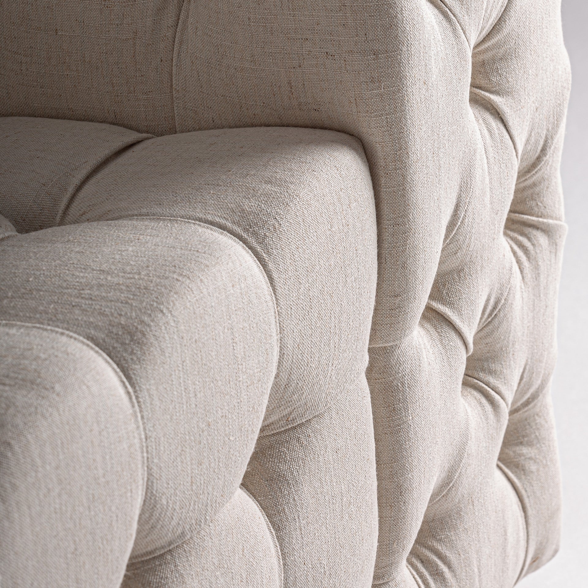 Canapé 3 places velours beige | VICAL Concept | REMO-HOME, mobilier design et décoration d'intérieur