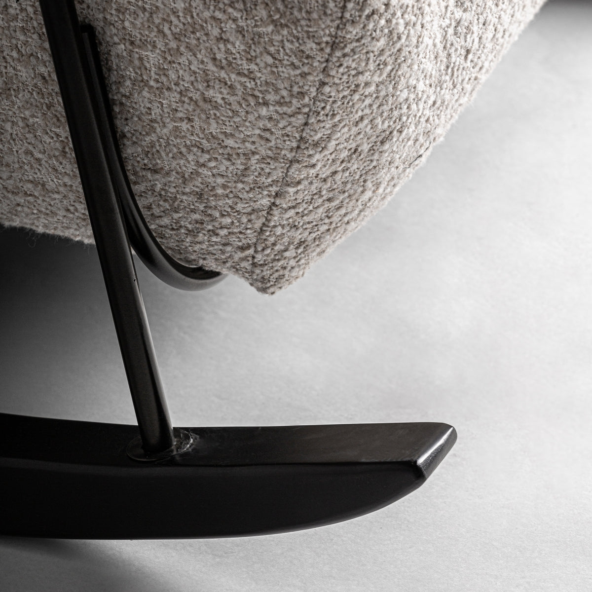 Chaise à bascule en tissu beige | VICAL Zwalm | REMO-HOME, mobilier design et décoration d'intérieur