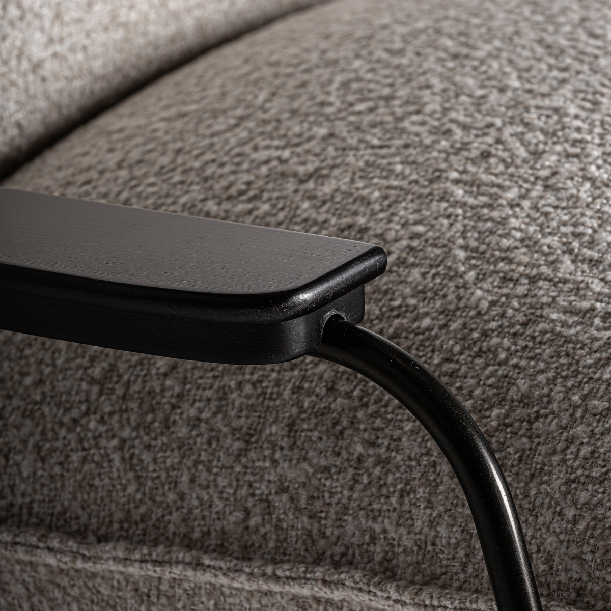 Chaise à bascule en tissu beige | VICAL Zwalm | REMO-HOME, mobilier design et décoration d'intérieur