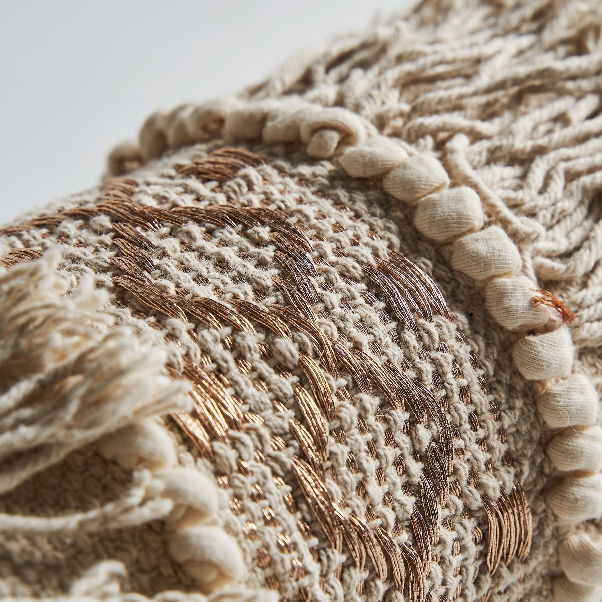 Coussin carré coton brodé crème | VICAL Whil | REMO-HOME, mobilier design et décoration d'intérieur