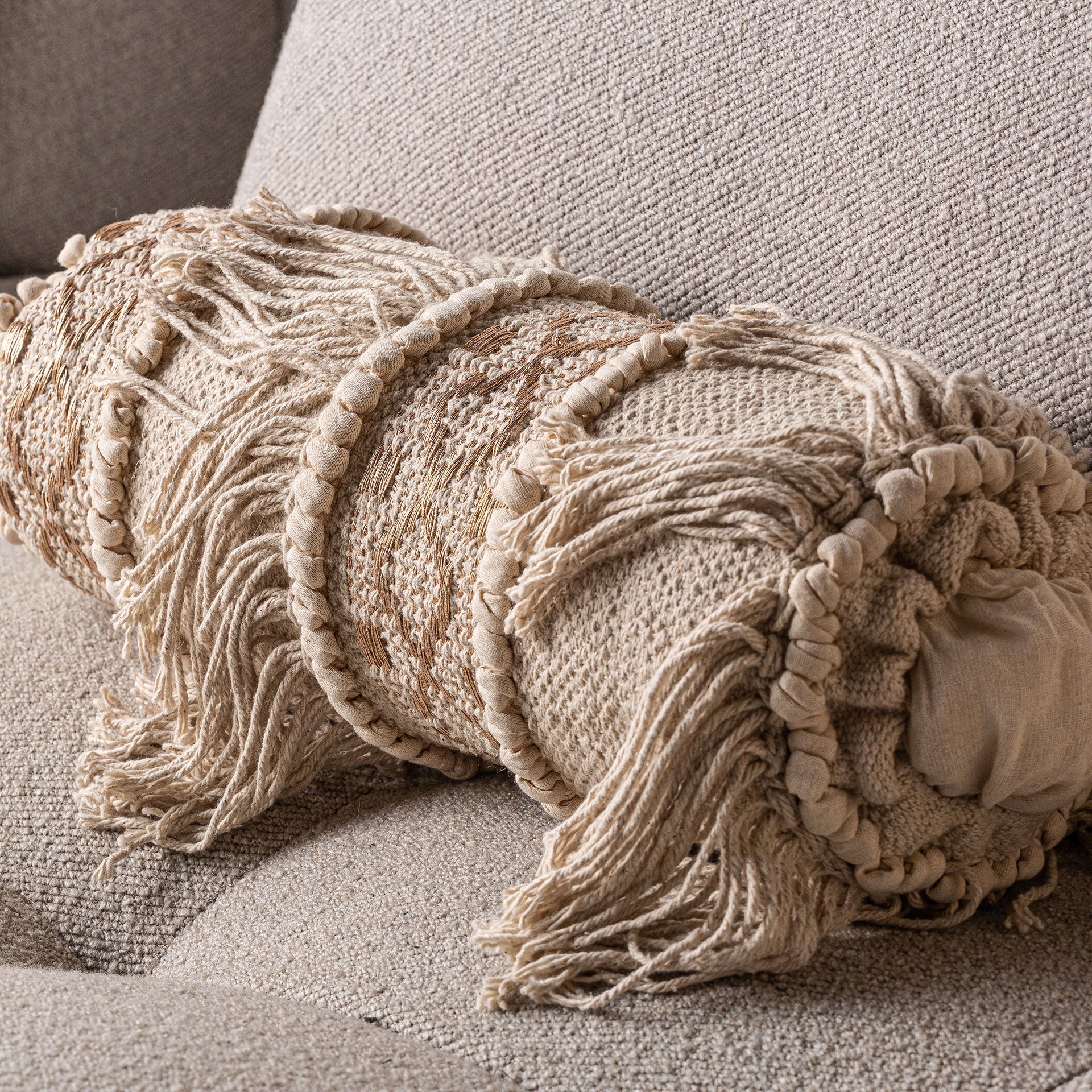 Coussin carré coton brodé crème | VICAL Whil | REMO-HOME, mobilier design et décoration d'intérieur