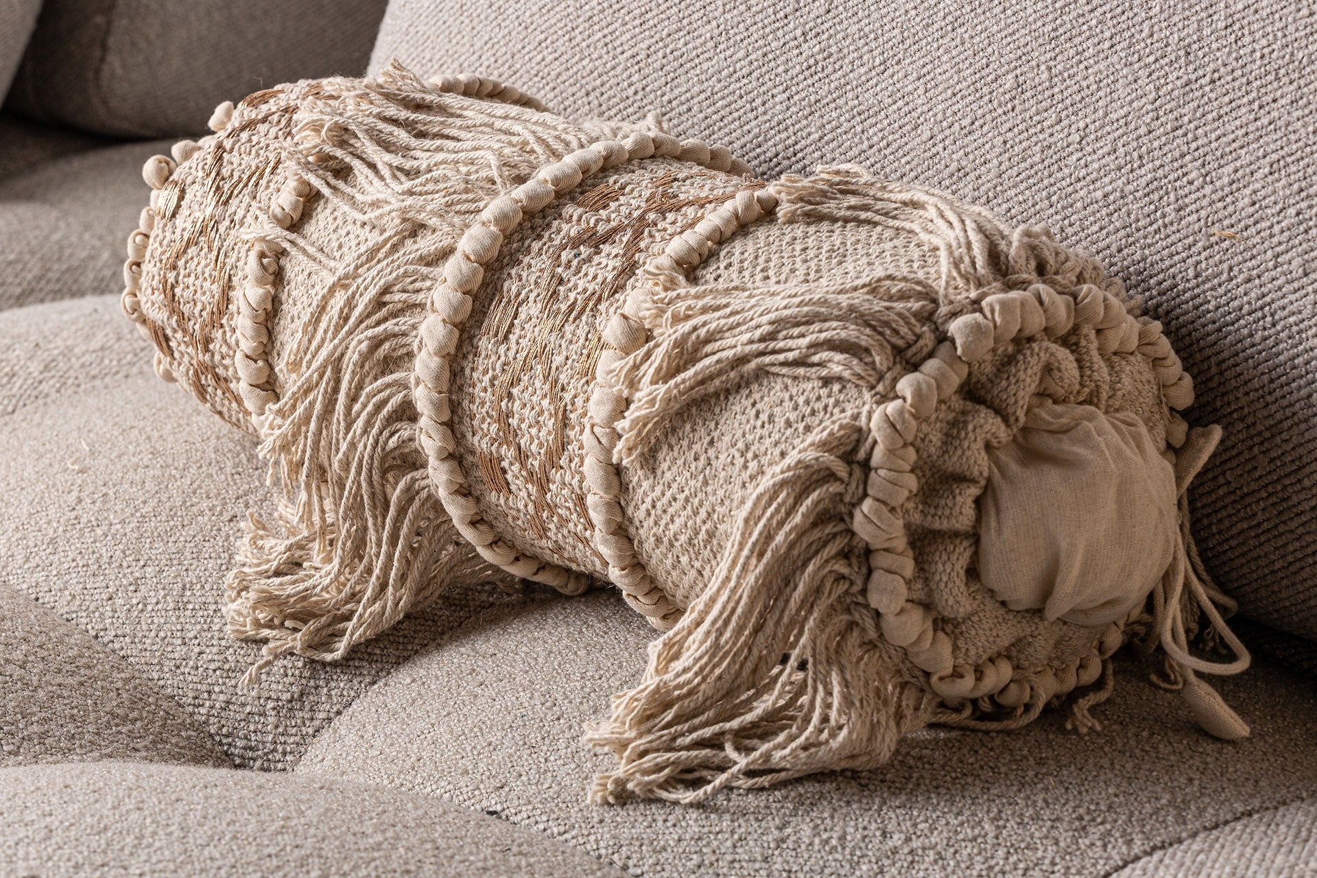 Coussin carré coton brodé crème | VICAL Whil | REMO-HOME, mobilier design et décoration d'intérieur