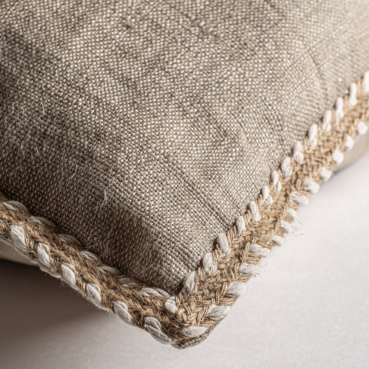 Coussin carré en lin sable | VICAL Ethan | REMO-HOME, mobilier design et décoration d'intérieur