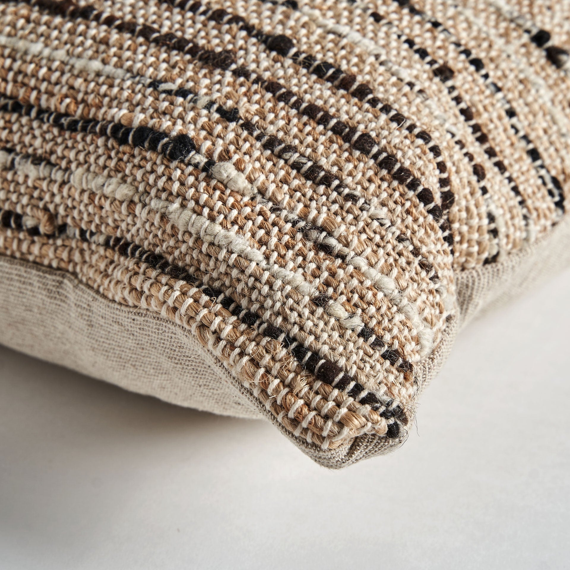 Coussin carré laine jute coton tons clairs | VICAL Mittet | REMO-HOME, mobilier design et décoration d'intérieur