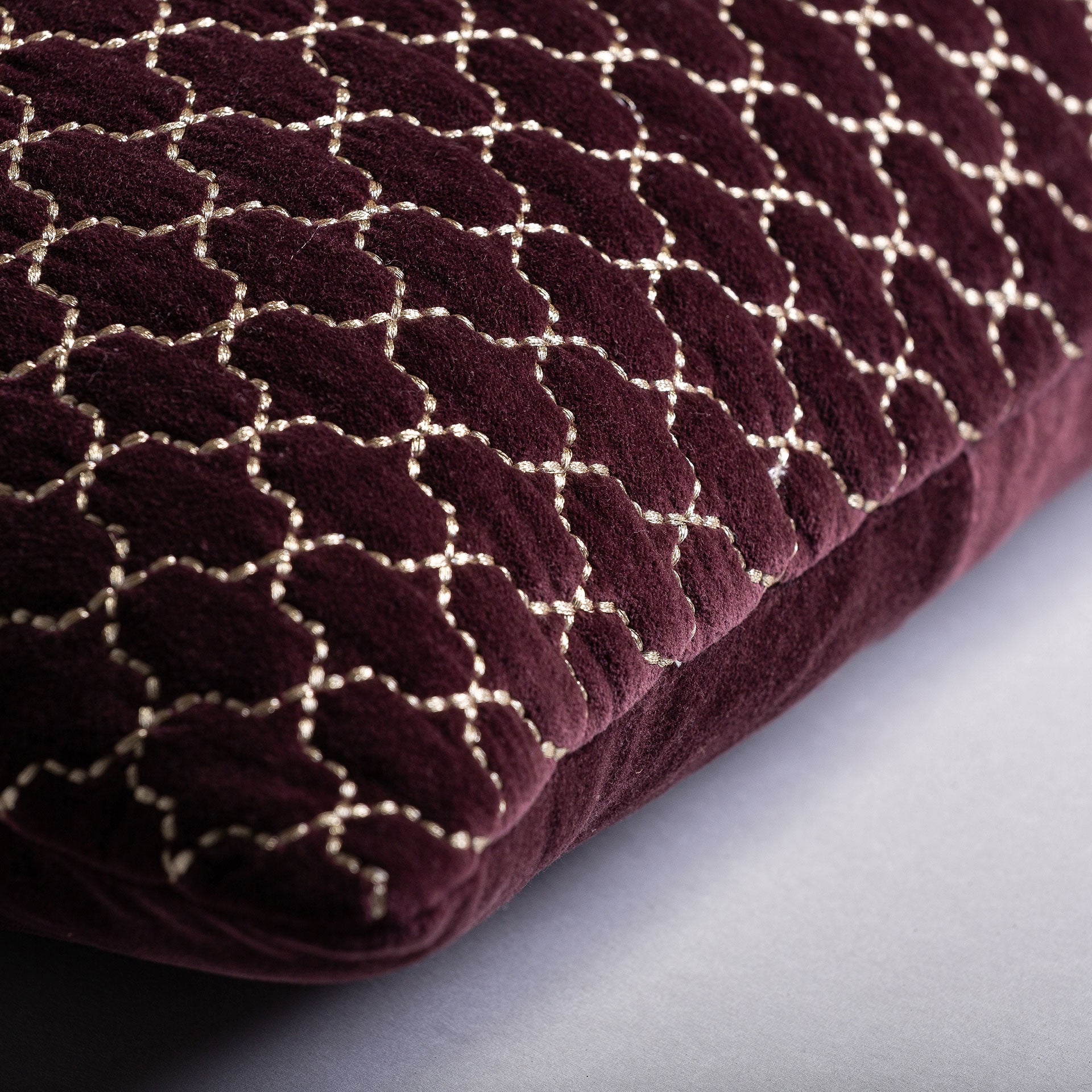 Coussin carré velours marron brodé | VICAL Lis | REMO-HOME, mobilier design et décoration d'intérieur