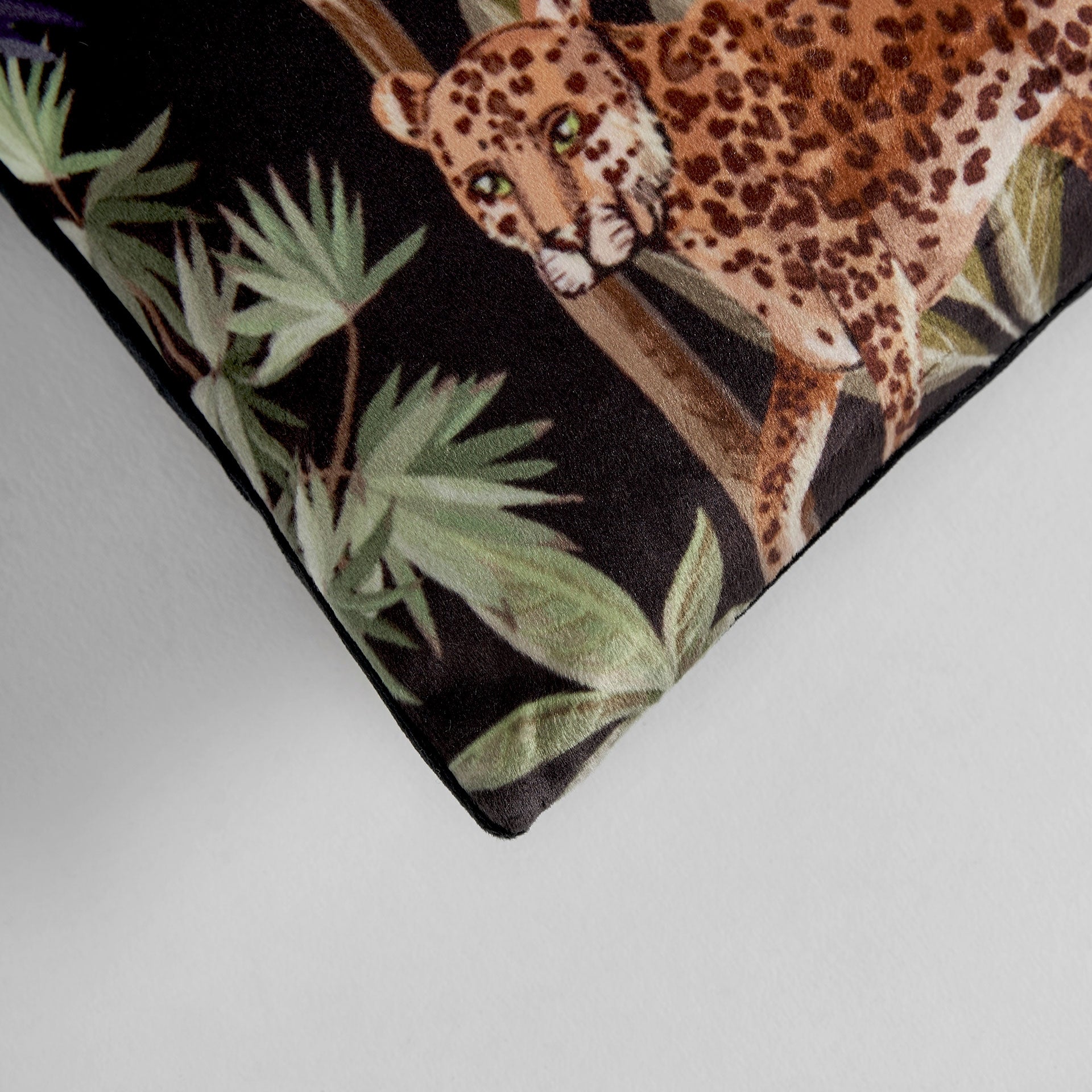 Coussin carré velours noir | VICAL Aldora | REMO-HOME, mobilier design et décoration d'intérieur