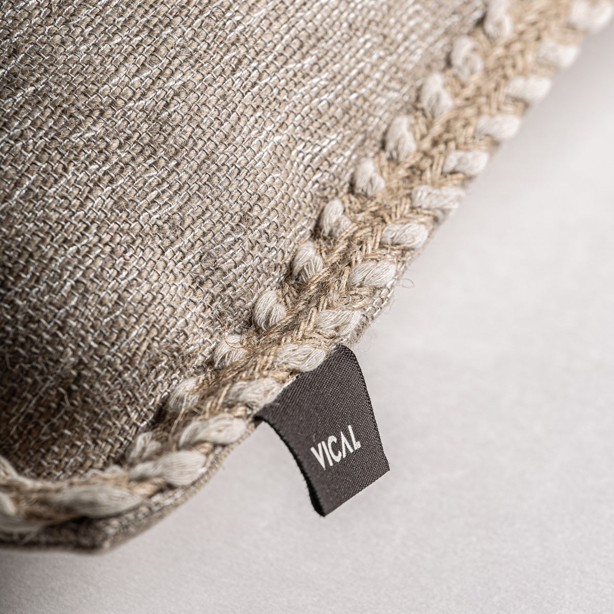 Coussin carré en lin sable | VICAL Nehan | REMO-HOME, mobilier design et décoration d'intérieur