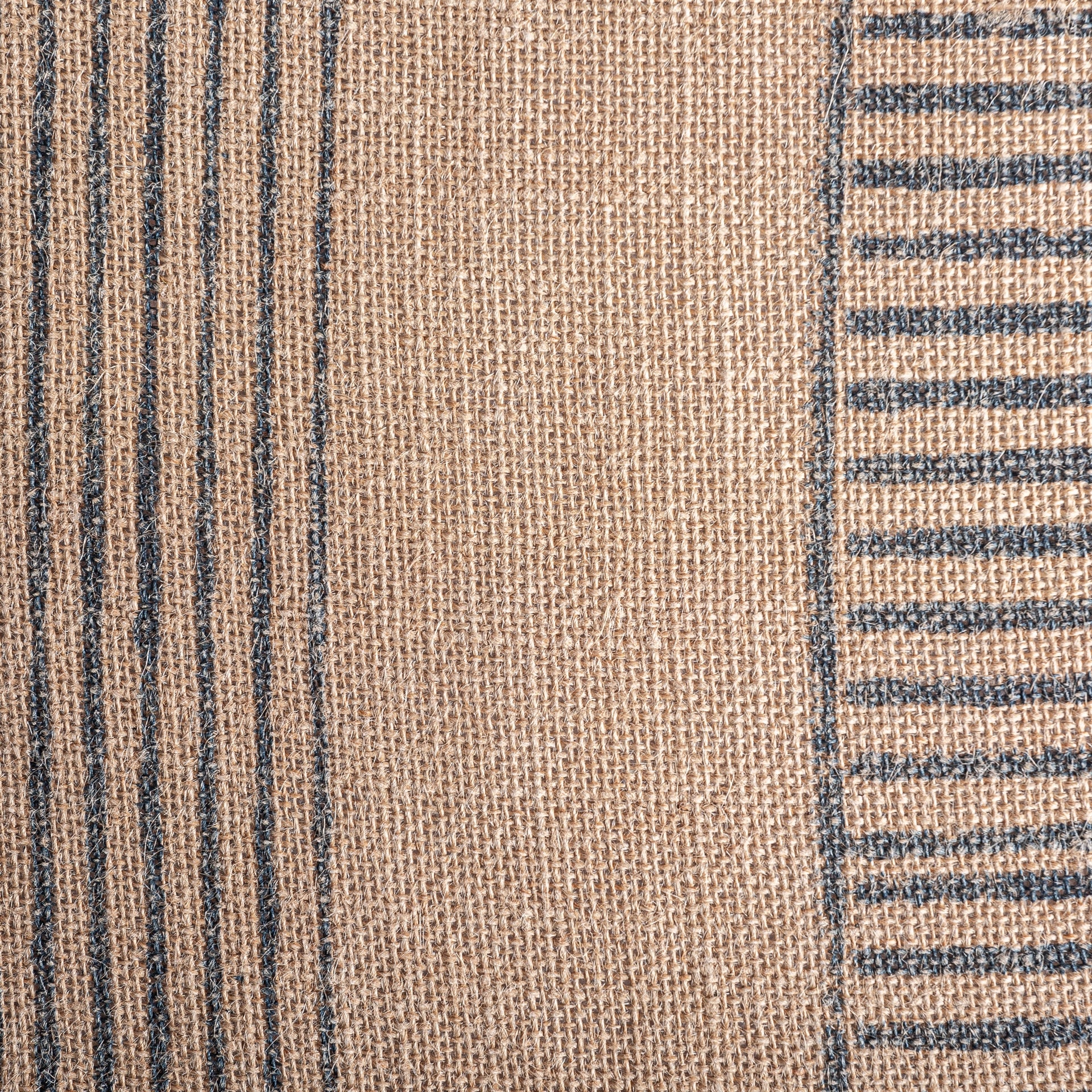 Coussin rayures fines jute beige et noir | VICAL Khepri | REMO-HOME, mobilier design et décoration d'intérieur