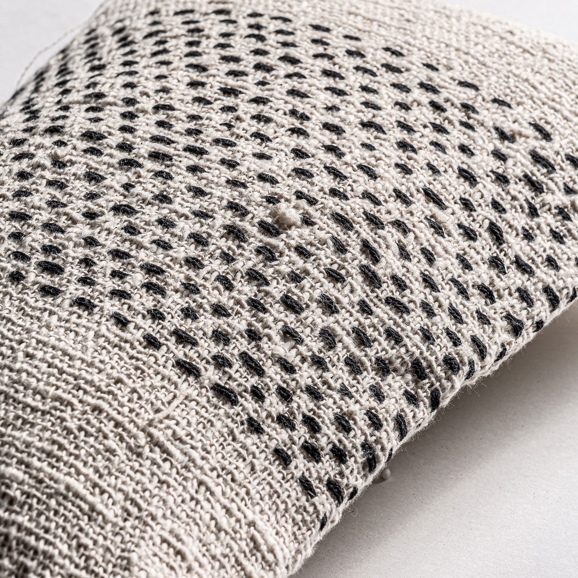 Coussin rectangulaire blanc cassé | VICAL Clancy | REMO-HOME, mobilier design et décoration d'intérieur