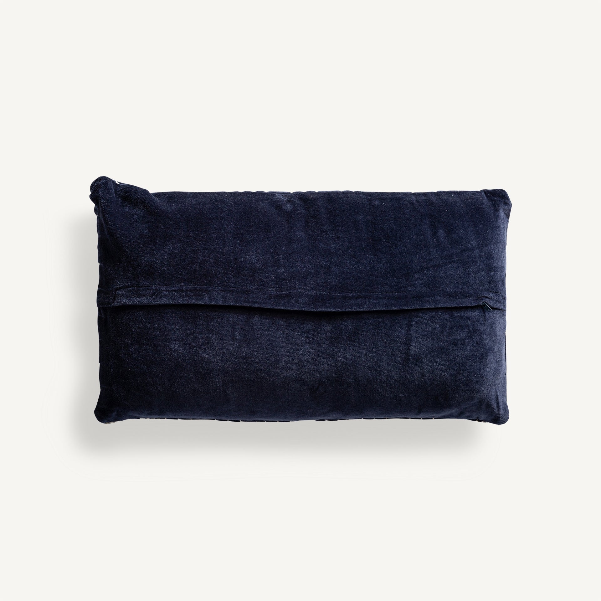 Coussin rectangulaire velours bleu brodé | VICAL Lis | REMO-HOME, mobilier design et décoration d'intérieur