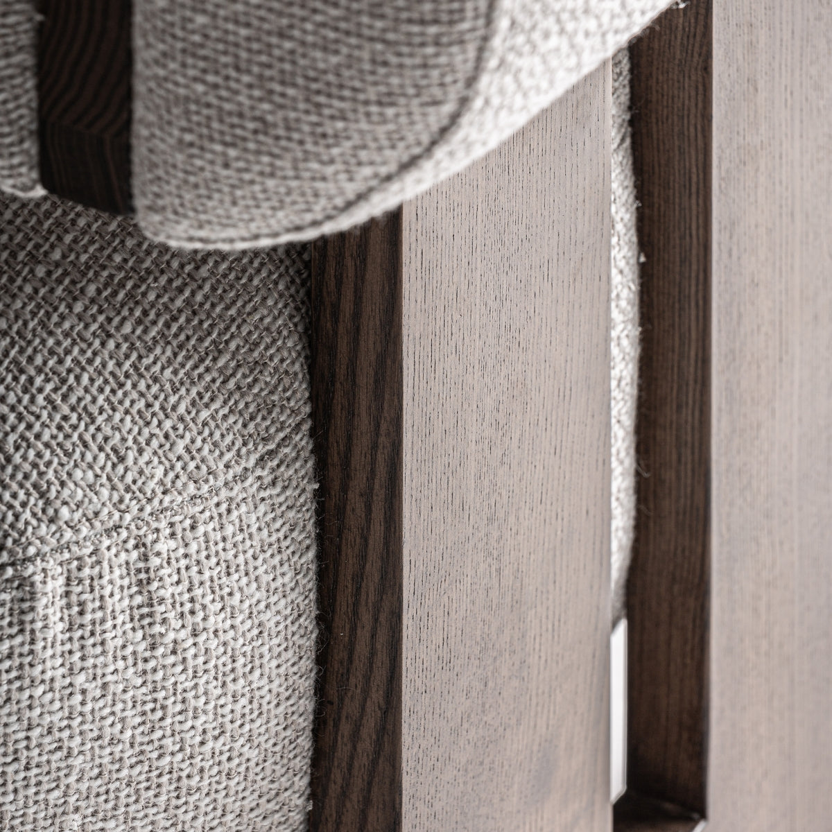 Fauteuil blanc cassé et bois de frêne | VICAL Tielt | REMO-HOME, mobilier design et décoration d'intérieur