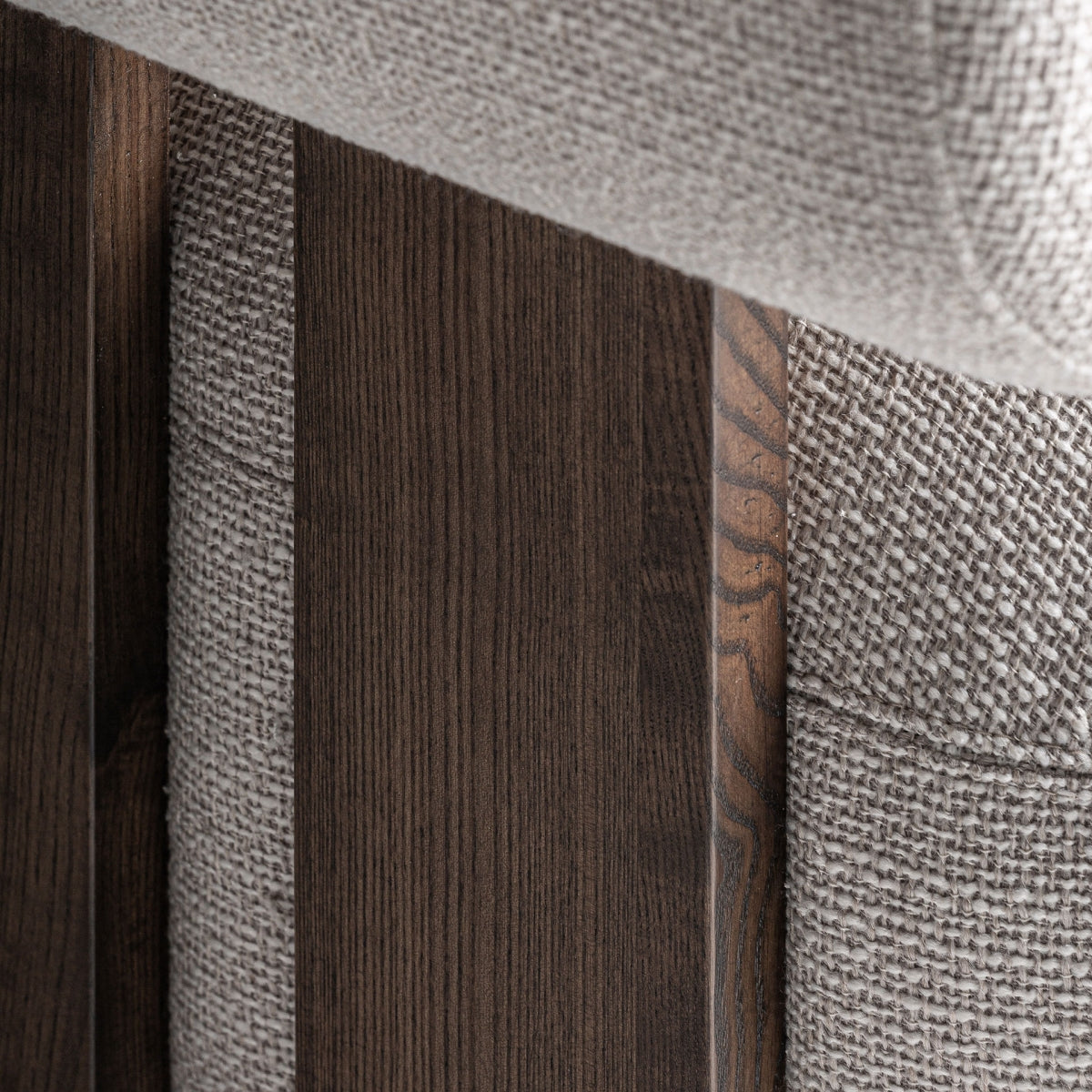 Fauteuil blanc cassé et bois de frêne | VICAL Tielt | REMO-HOME, mobilier design et décoration d'intérieur