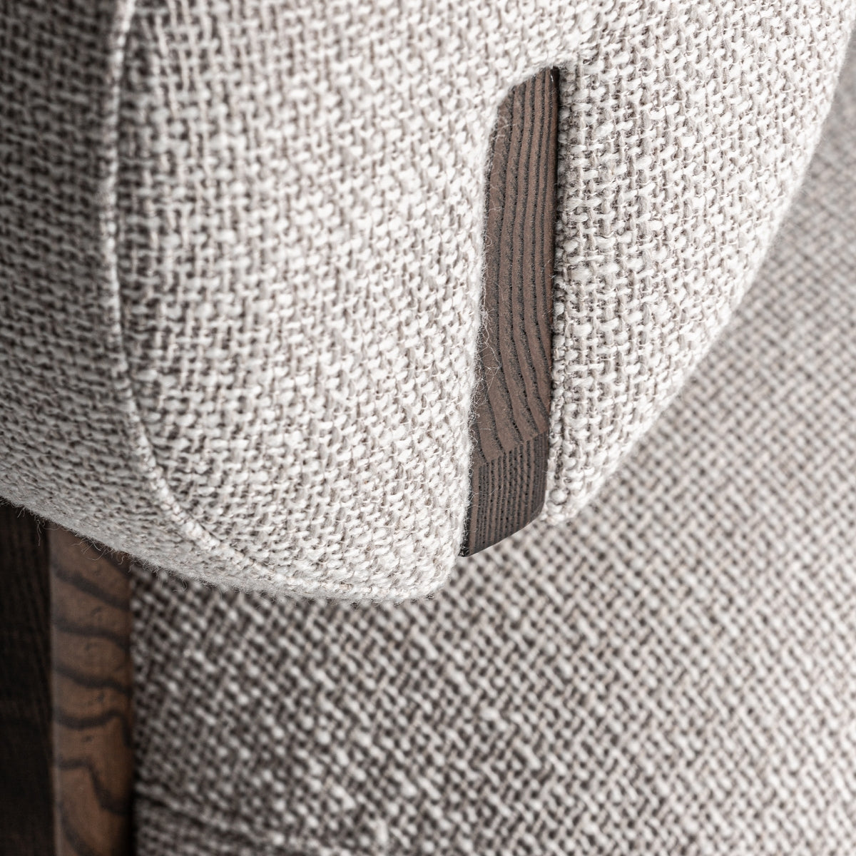 Fauteuil blanc cassé et bois de frêne | VICAL Tielt | REMO-HOME, mobilier design et décoration d'intérieur