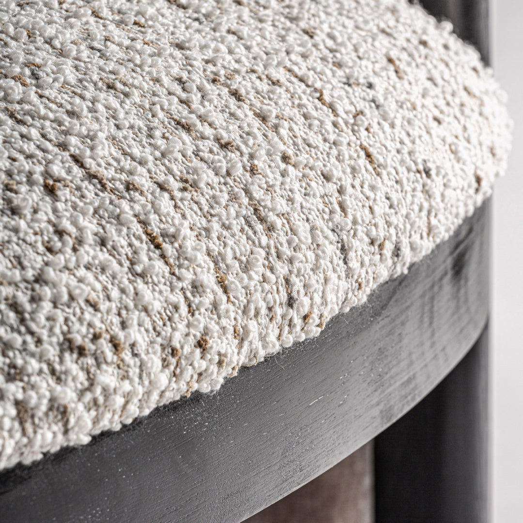 Fauteuil bouclé crème et pin noir | Vical Erbach | REMO, mobilier et décoration d'intérieur