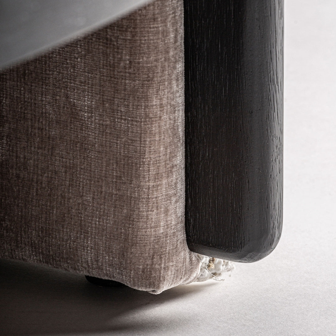 Fauteuil bouclé crème et pin noir | Vical Erbach | REMO, mobilier et décoration d'intérieur