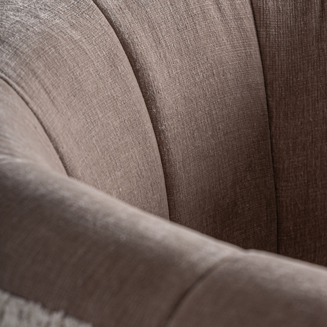 Fauteuil bouclé crème et pin noir | Vical Erbach | REMO, mobilier et décoration d'intérieur