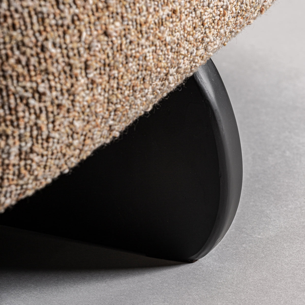 Fauteuil bouclé marron et bois de pin | VICAL Ibsen | REMO-HOME, mobilier design et décoration d'intérieur