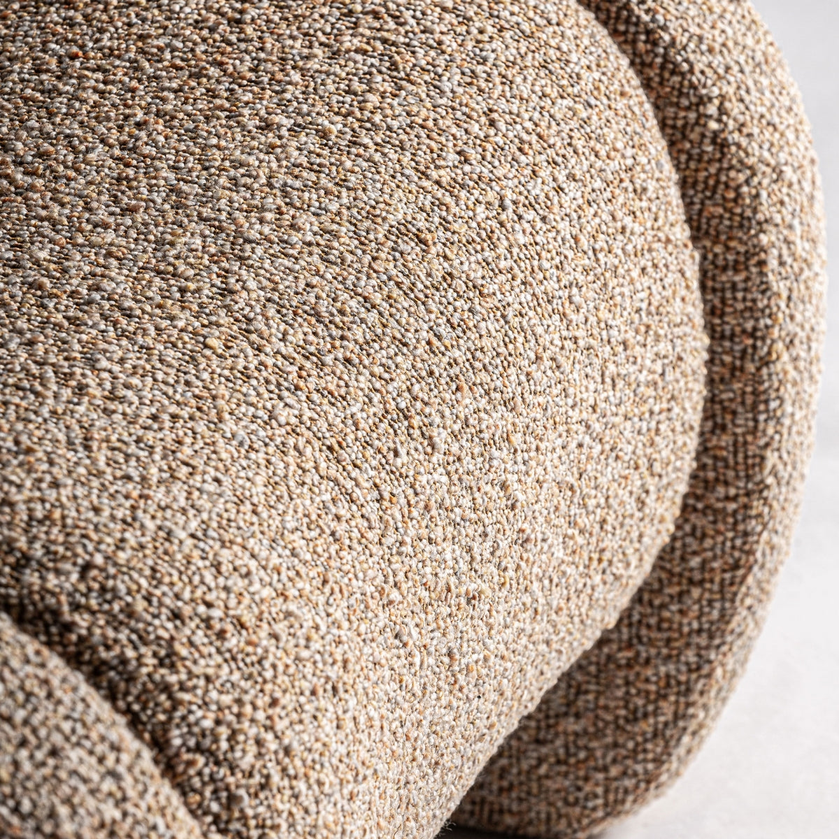 Fauteuil bouclé marron et bois de pin | VICAL Ibsen | REMO-HOME, mobilier design et décoration d'intérieur