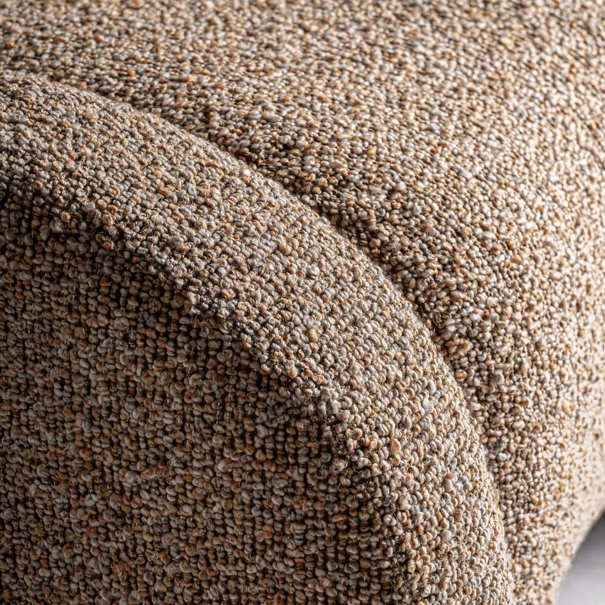 Fauteuil bouclé marron et bois de pin | VICAL Ibsen | REMO-HOME, mobilier design et décoration d'intérieur