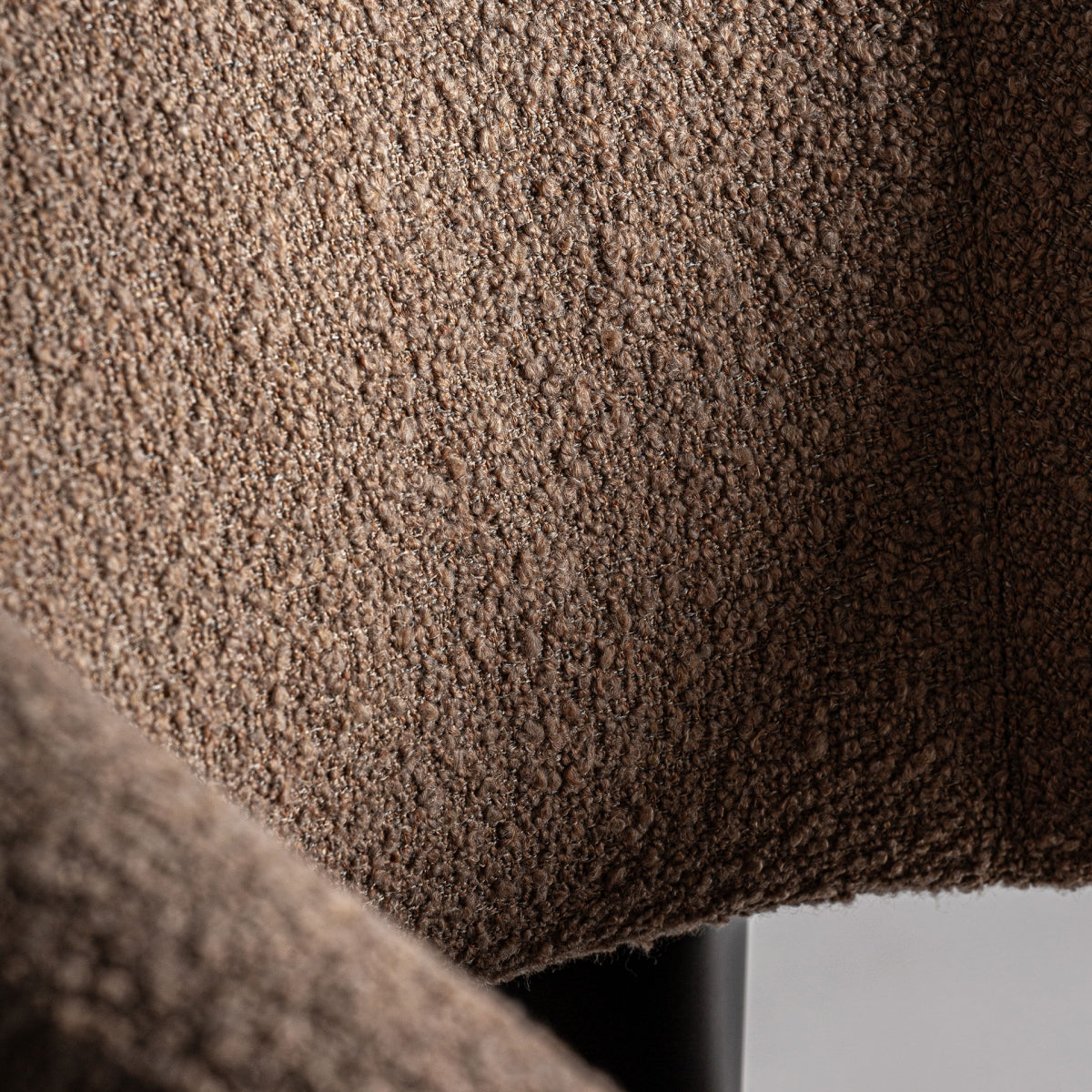 Fauteuil bouclé marron et bois de pin | VICAL Irvin | REMO-HOME, mobilier design et décoration d'intérieur