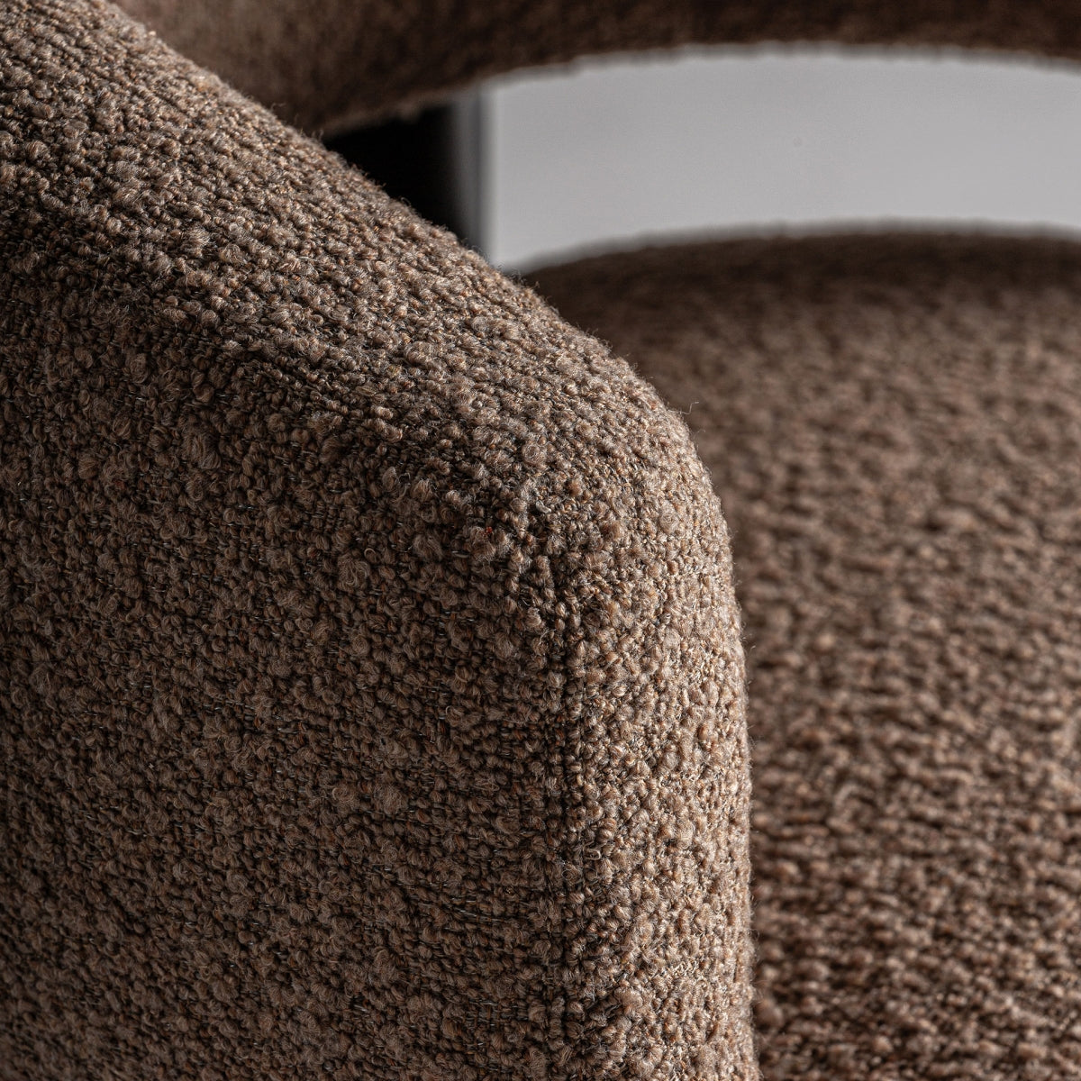 Fauteuil bouclé marron et bois de pin | VICAL Irvin | REMO-HOME, mobilier design et décoration d'intérieur