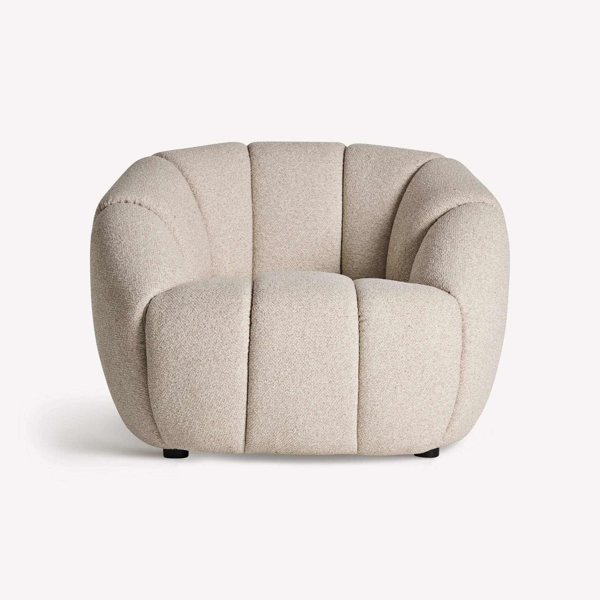 Fauteuil courbes beige | VICAL Lajoux | VICAL Lajoux | REMO-HOME, mobilier design et décoration d'intérieur