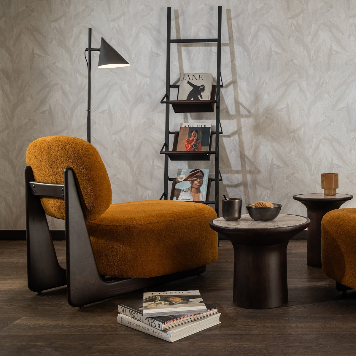 Fauteuil d'appoint en tissu orange ocre | Dôme Deco Tate