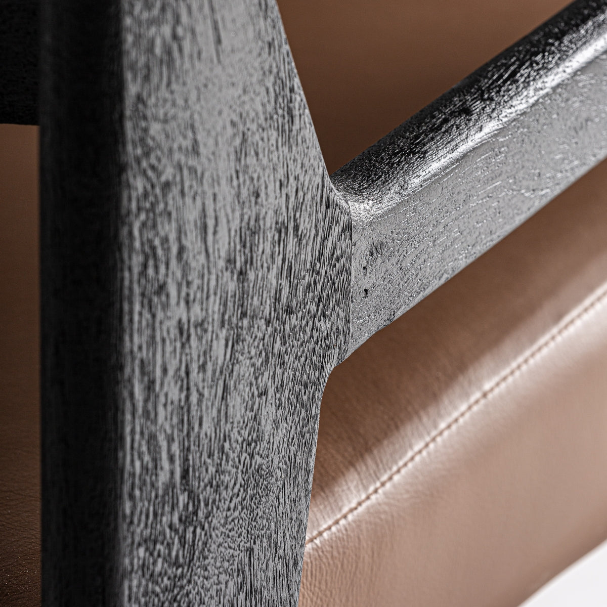 Fauteuil en cuir et bois d'acacia noir | VICAL Beslon | REMO-HOME, mobilier design et décoration d'intérieur