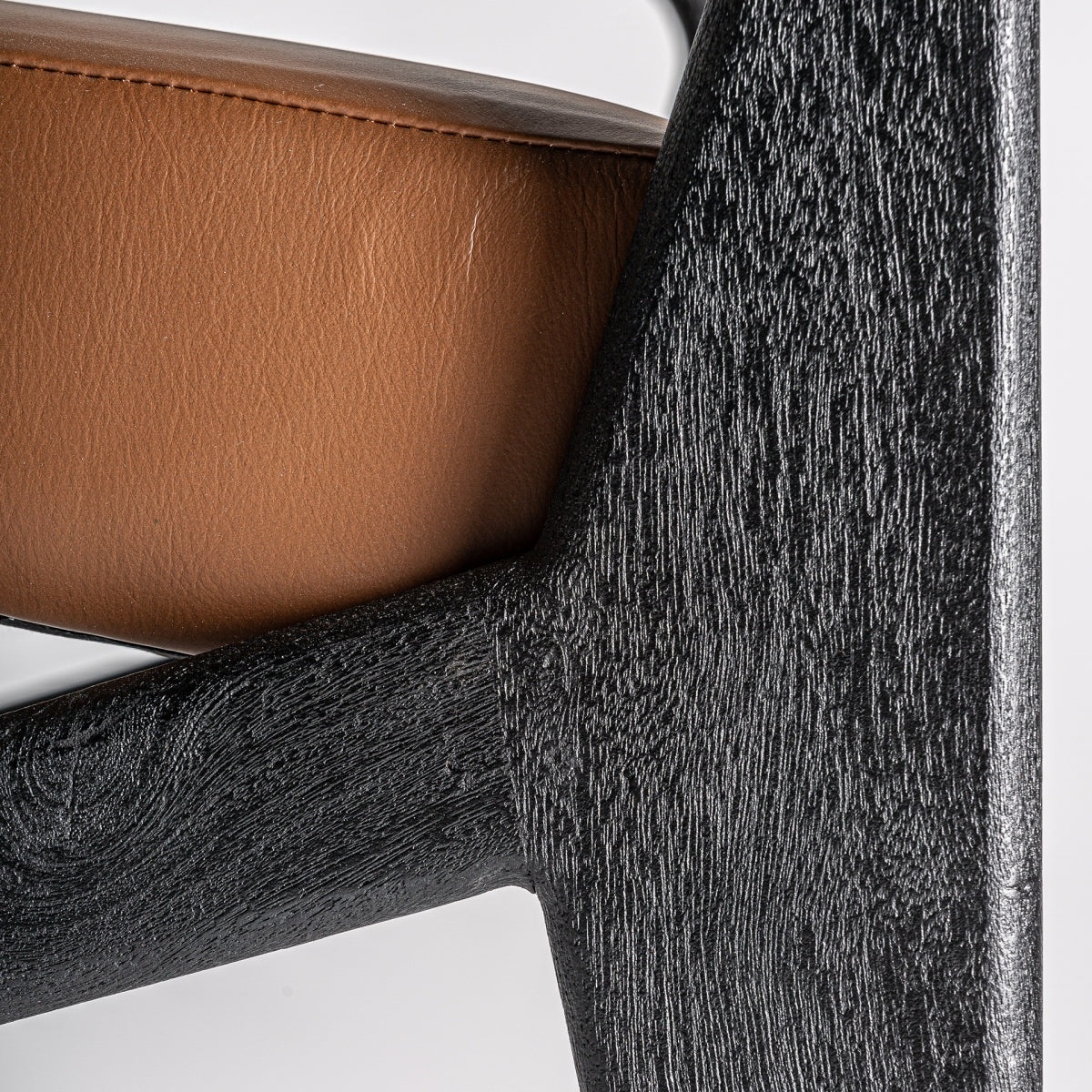 Fauteuil en cuir et bois d'acacia noir | VICAL Beslon | REMO-HOME, mobilier design et décoration d'intérieur