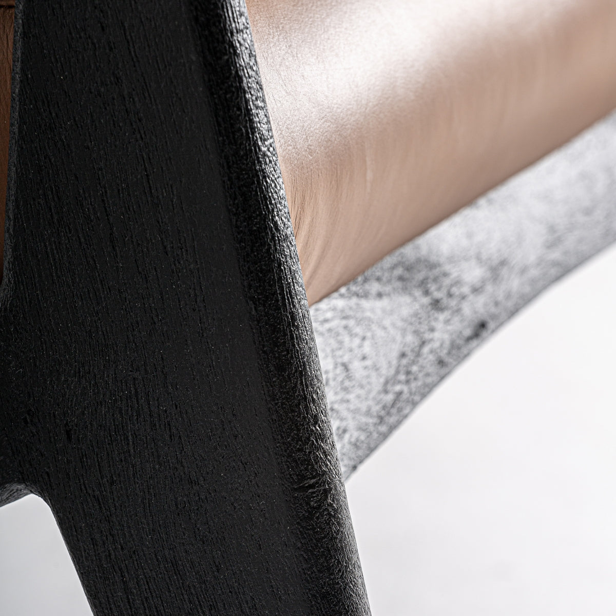 Fauteuil en cuir et bois d'acacia noir | VICAL Beslon | REMO-HOME, mobilier design et décoration d'intérieur