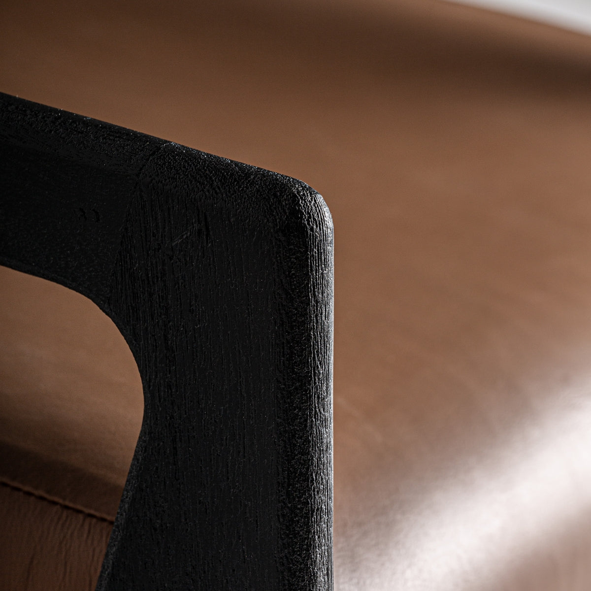 Fauteuil en cuir et bois d'acacia noir | VICAL Beslon | REMO-HOME, mobilier design et décoration d'intérieur